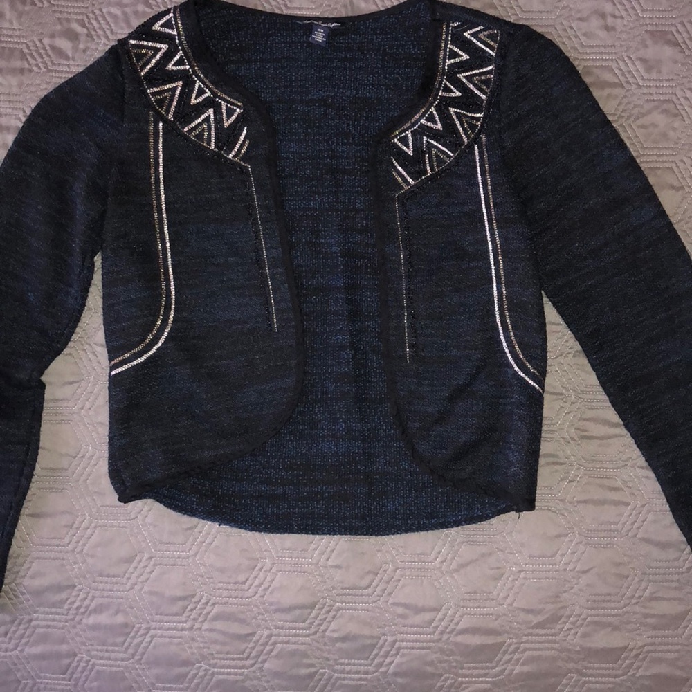 American Eagle shrug